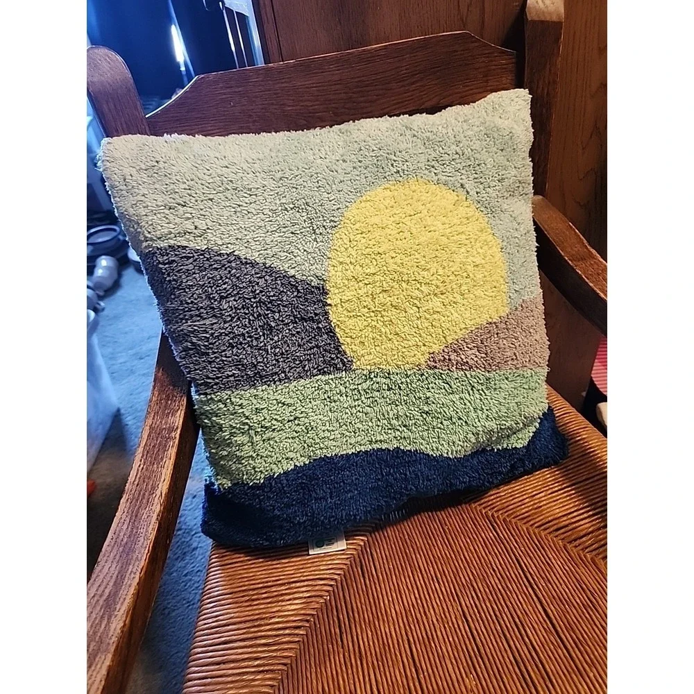 Sunrise Mountains Geometric Tufted Throw Pillow‎ 18 X 18 Home Expressions